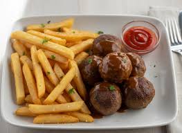 Meatball and chips